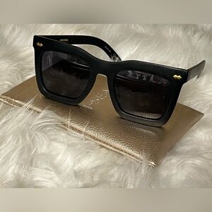 😎NEW😎Women’s Stylish Black Sunglasses